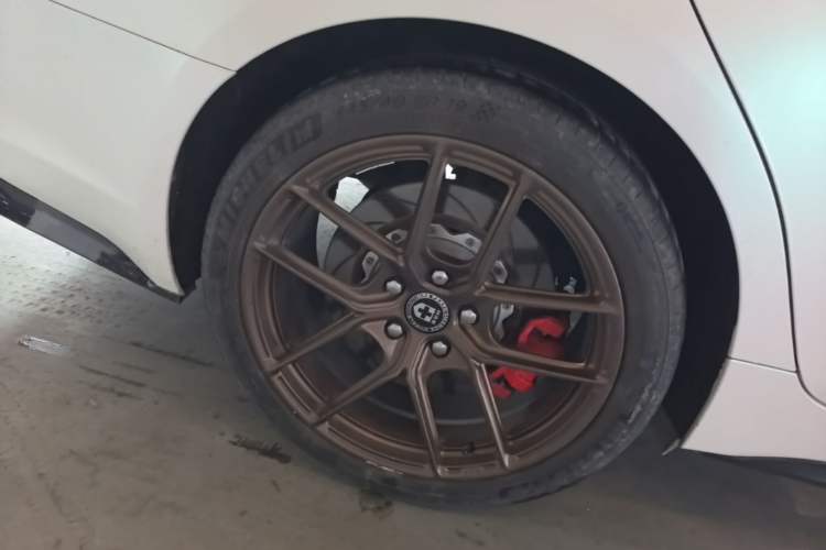 Used Cadillac CT5 2021 28T Luxury Model Right Rear Wheel Hub