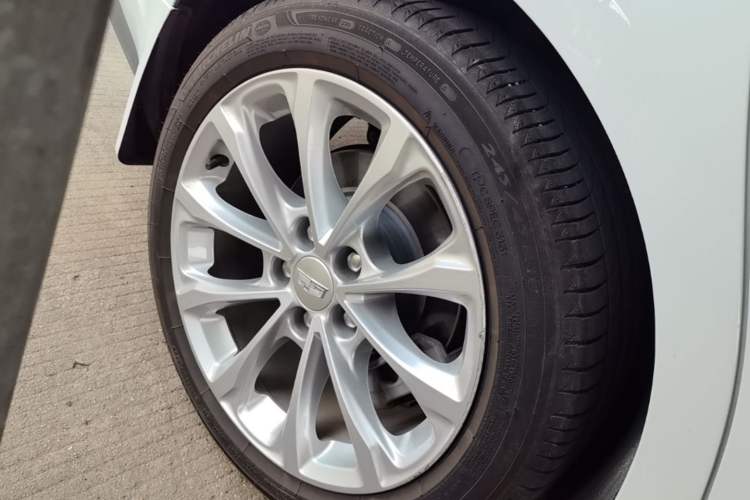 Used Cadillac CT5 2021 Revised 28T Luxury Version Right Rear Wheel Hub