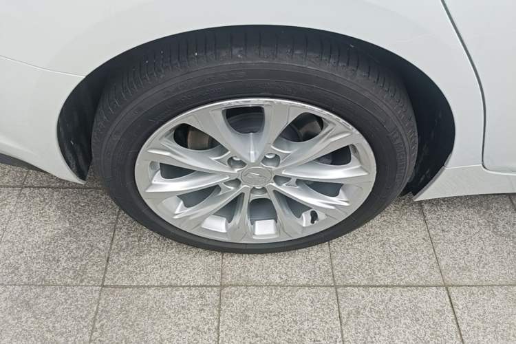 Used Cadillac CT5 2021 Revised 28T Luxury Version Right Rear Wheel Hub