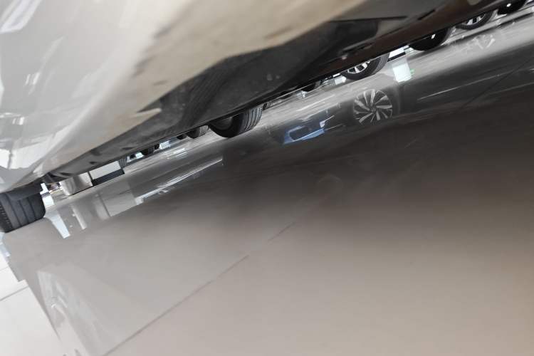 Used Cadillac CT5 2021 28T Tech Edition Right Side Sill
