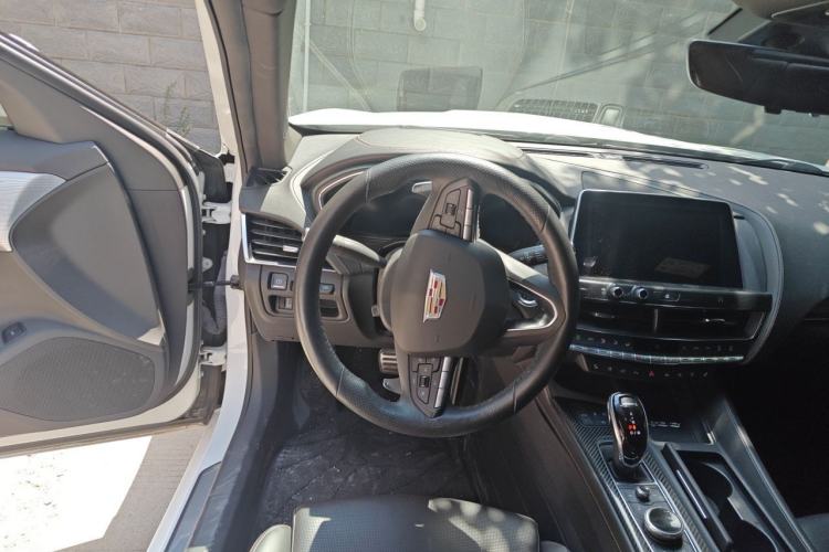 Used Cadillac CT5 2021 28T Platinum Edition Steering Wheel