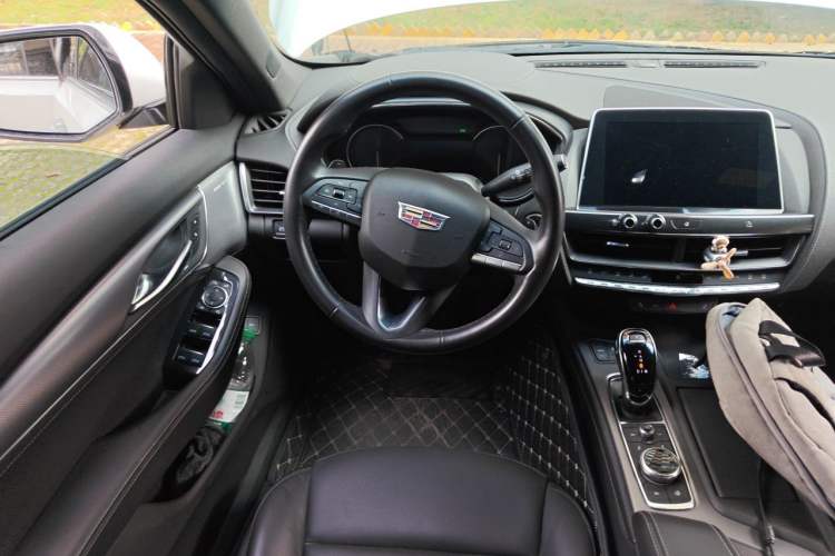 Used Cadillac CT5 2021 28T Luxury Model Steering Wheel