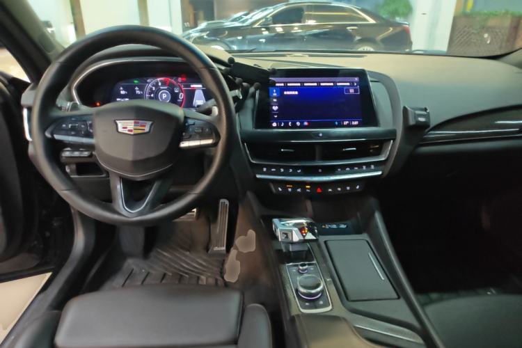 Used Cadillac CT5 2022 28T Platinum Edition Center Console