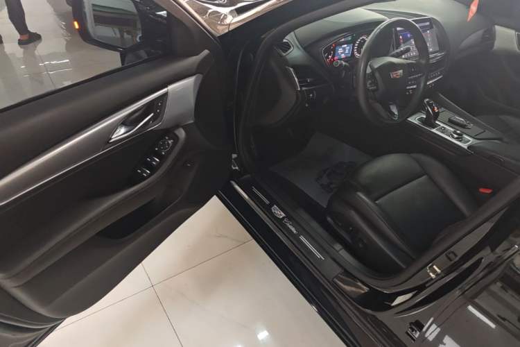 Used Cadillac CT5 2022 28T Luxury Edition Driver Seat