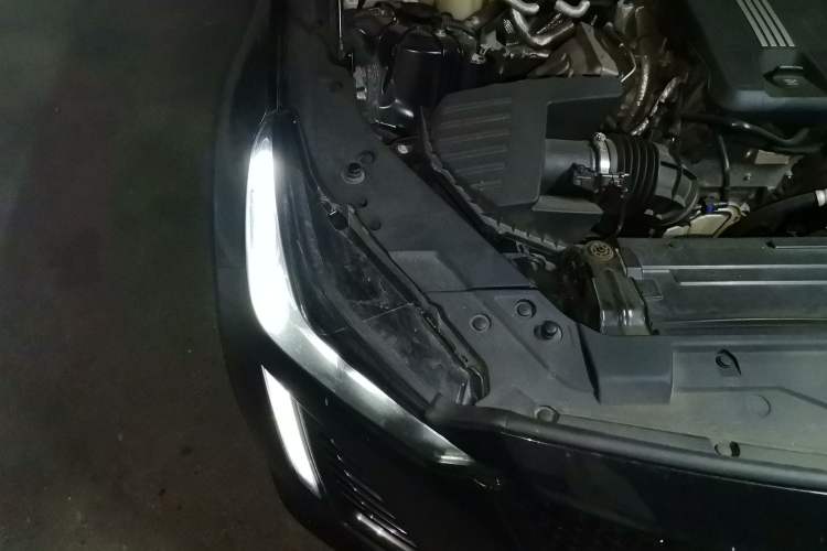 Used Cadillac CT5 2022 28T Luxury Version (Standard Edition) Engine Bay Right