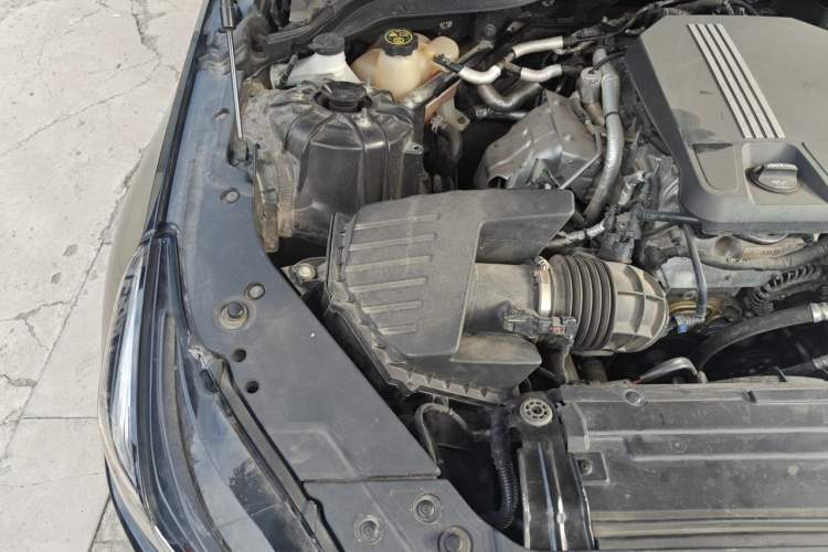 Used Cadillac CT5 2022 28T Luxury Edition Engine Bay Right