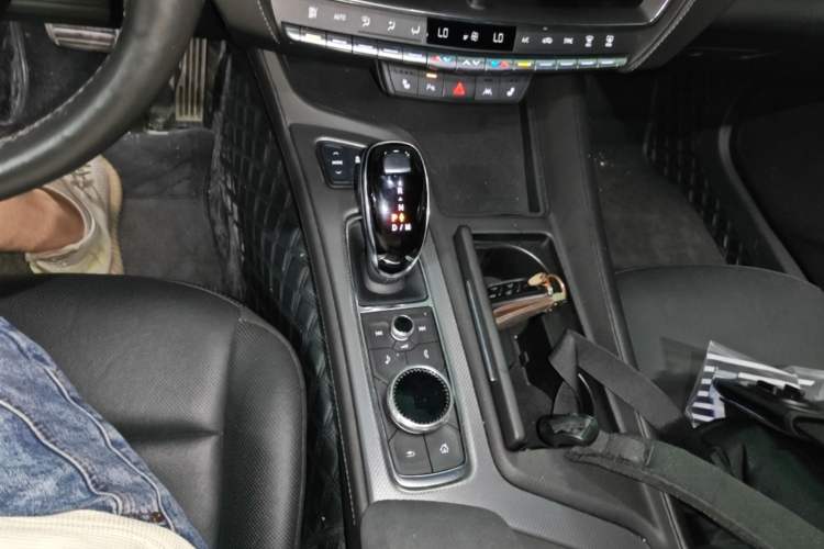 Used Cadillac CT5 2022 28T Prestige Edition Gear Lever