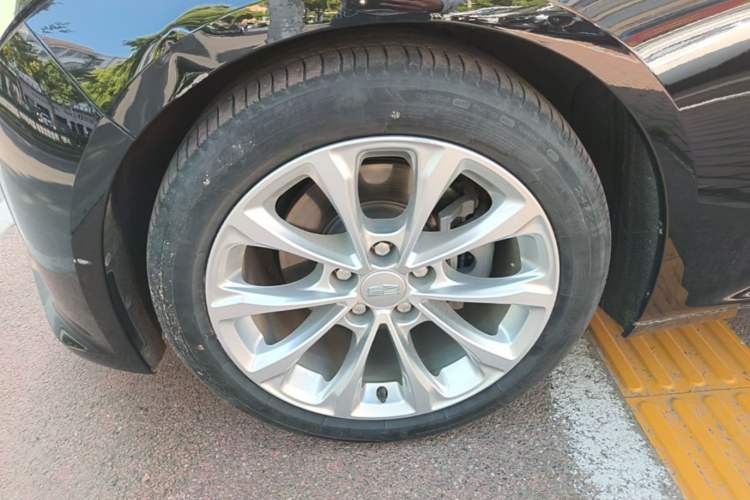 Used Cadillac CT5 2022 28T Luxury Version (Standard Edition) Left Front Wheel Hub