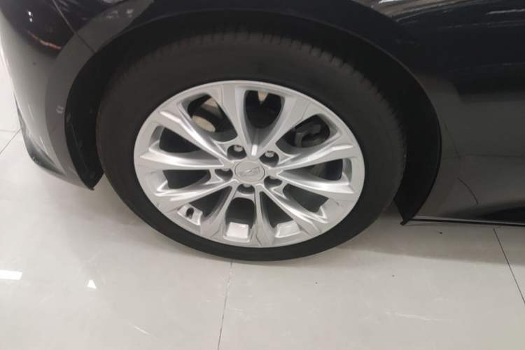 Used Cadillac CT5 2022 28T Luxury Version (Standard Edition) Left Front Wheel Hub