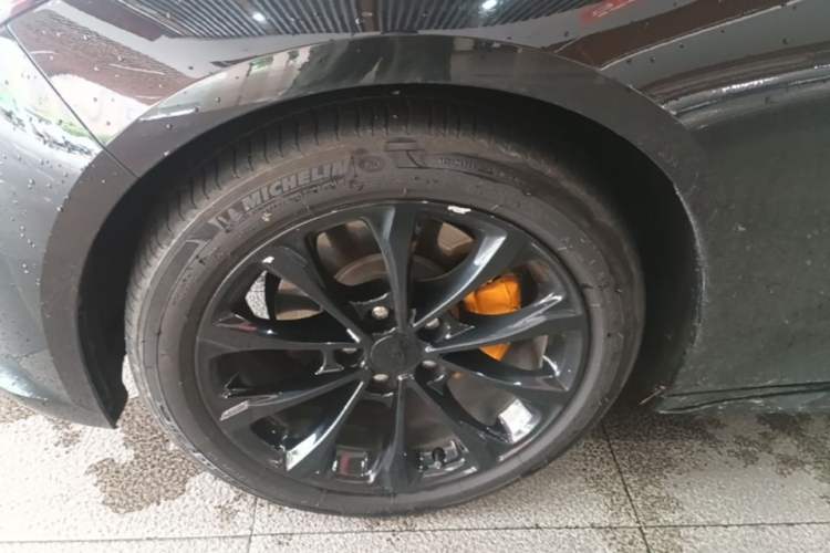 Used Cadillac CT5 2022 28T Luxury Edition Left Front Wheel Hub