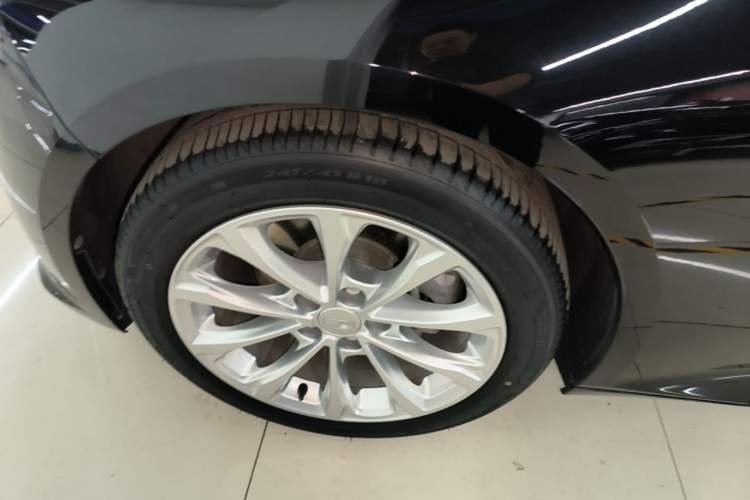 Used Cadillac CT5 2022 28T Luxury Edition Left Front Wheel Hub
