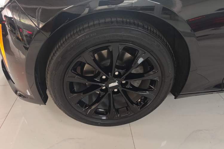 Used Cadillac CT5 2022 28T Luxury Edition Left Front Wheel Hub