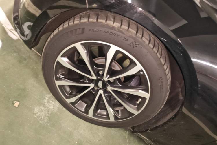 Used Cadillac CT5 2022 28T Prestige Edition Left Front Wheel Hub