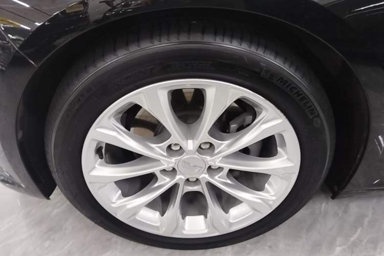 Used Cadillac CT5 2022 28T Luxury Version (Standard Edition) Left Front Wheel Hub
