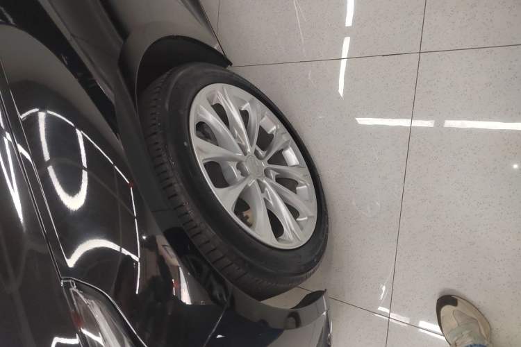 Used Cadillac CT5 2022 28T Luxury Edition Left Front Wheel Hub