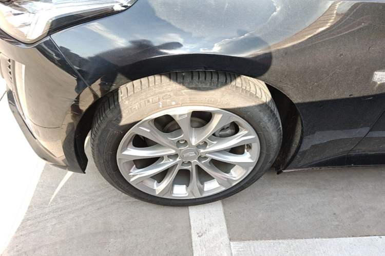 Used Cadillac CT5 2022 28T Luxury Edition Left Front Wheel Hub