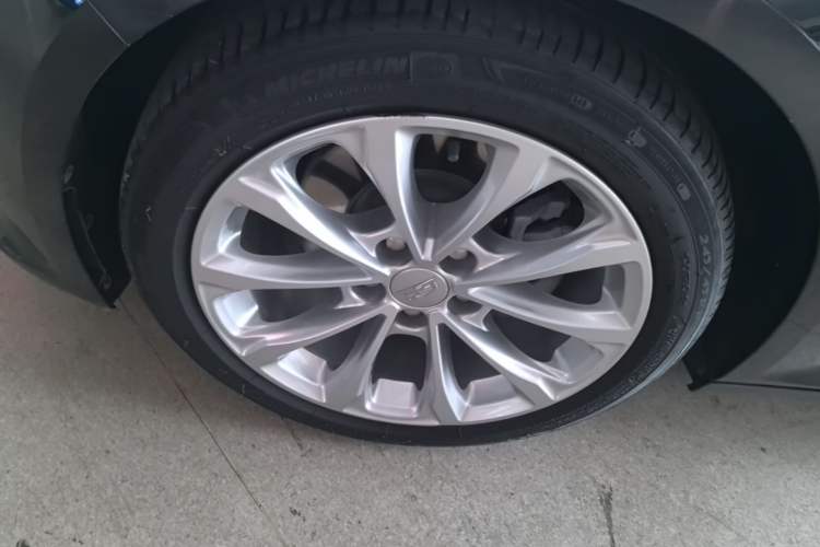 Used Cadillac CT5 2022 28T Luxury Version (Standard Edition) Left Front Wheel Hub