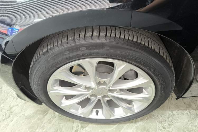 Used Cadillac CT5 2022 28T Luxury Edition Left Front Wheel Hub
