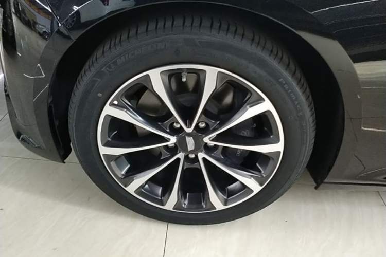 Used Cadillac CT5 2022 28T Prestige Edition Left Front Wheel Hub