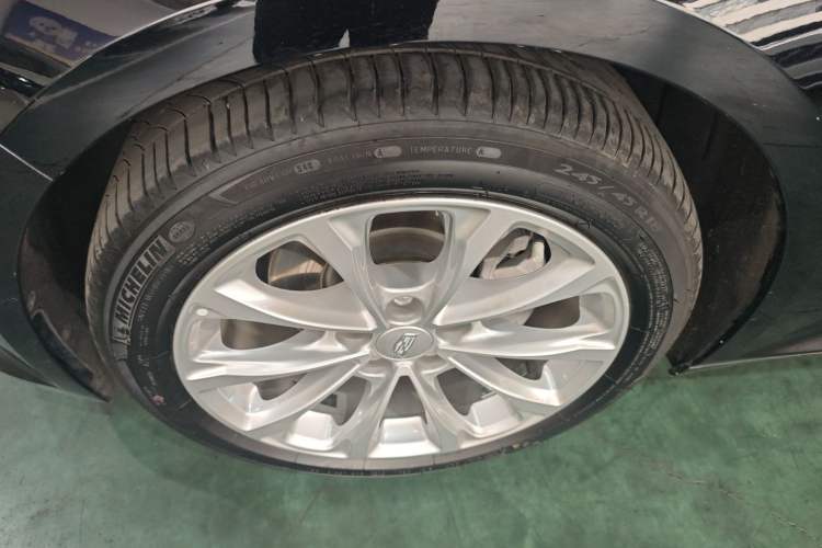 Used Cadillac CT5 2022 28T Luxury Edition Left Front Wheel Hub