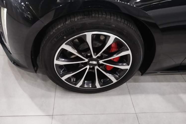 Used Cadillac CT5 2022 28T Prestige Edition Left Front Wheel Hub