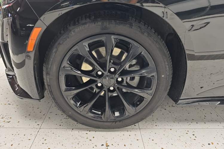 Used Cadillac CT5 2022 28T Luxury Edition Left Front Wheel Hub