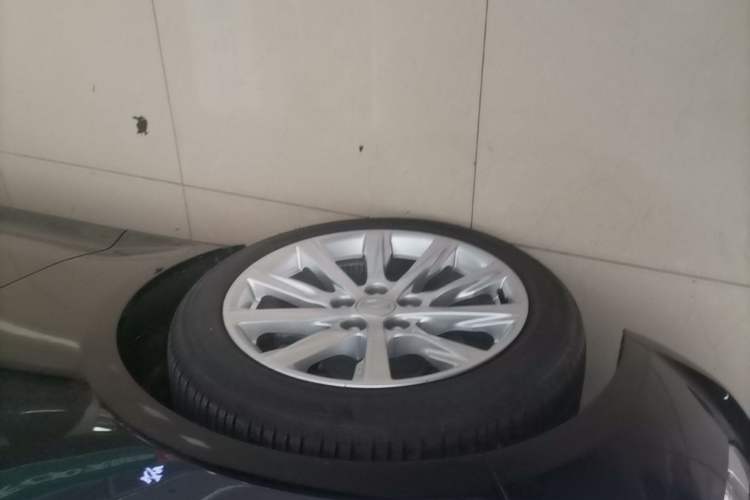 Used Cadillac CT5 2022 28T Fashion Edition Left Front Wheel Hub