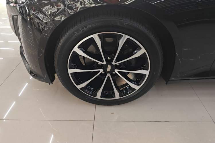 Used Cadillac CT5 2022 28T Luxury Version (Standard Edition) Left Front Wheel Hub