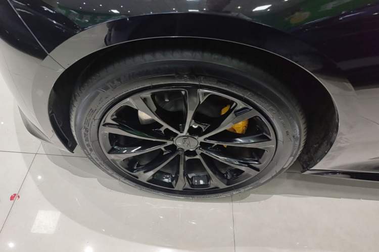 Used Cadillac CT5 2022 28T Luxury Edition Left Front Wheel Hub