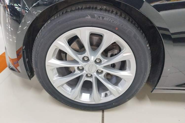 Used Cadillac CT5 2022 28T Luxury Version (Standard Edition) Left Front Wheel Hub