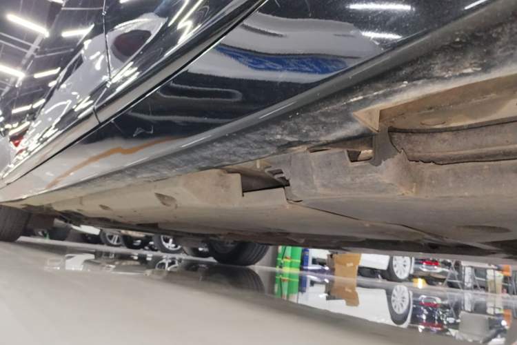 Used Cadillac CT5 2022 28T Luxury Edition Left Side Sill