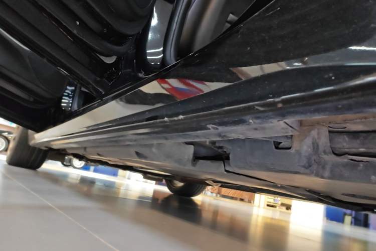 Used Cadillac CT5 2022 28T Platinum Edition Left Side Sill