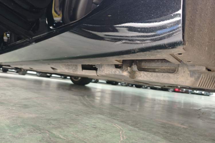 Used Cadillac CT5 2022 28T Luxury Edition Left Side Sill