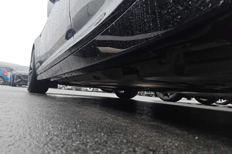 Used Cadillac CT5 2022 28T Prestige Edition Left Side Sill