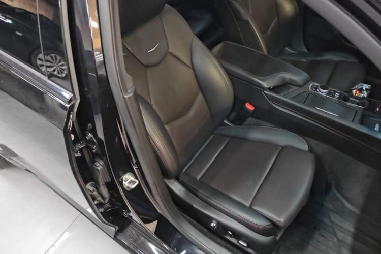 Used Cadillac CT5 2022 28T Platinum Edition Right Front Seat