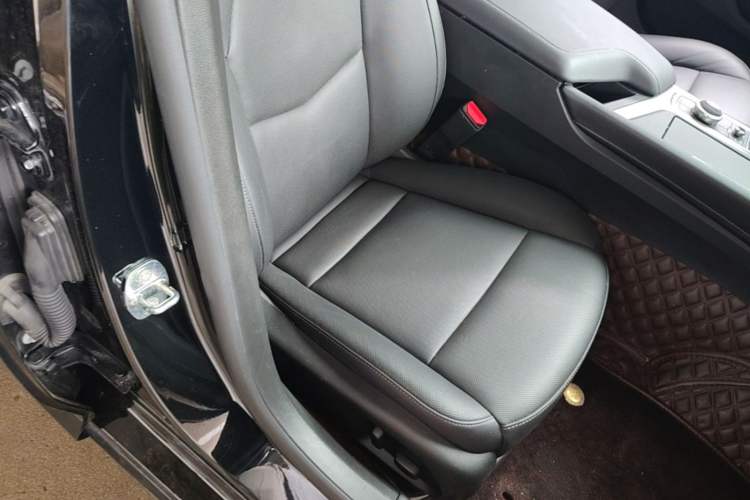 Used Cadillac CT5 2022 28T Luxury Edition Right Front Seat