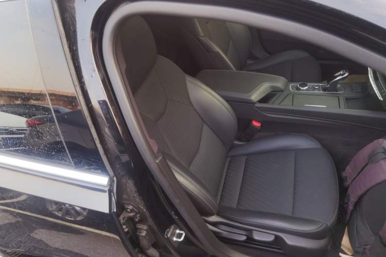 Used Cadillac CT5 2022 28T Fashion Edition Right Front Seat