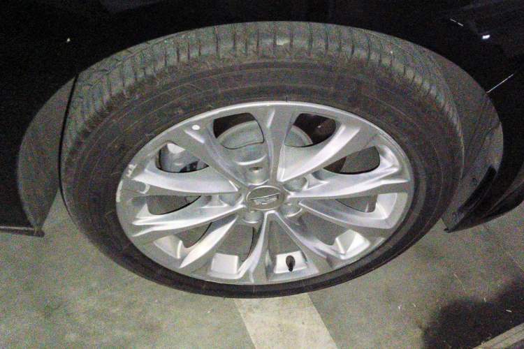 Used Cadillac CT5 2022 28T Luxury Version (Standard Edition) Right Front Wheel Hub