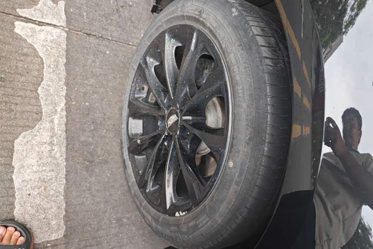 Used Cadillac CT5 2022 28T Luxury Edition Right Front Wheel Hub