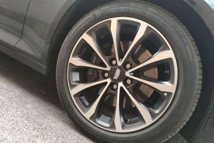 Used Cadillac CT5 2022 28T Prestige Edition Right Front Wheel Hub