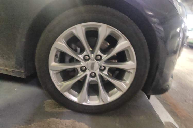 Used Cadillac CT5 2022 28T Luxury Version (Standard Edition) Right Front Wheel Hub