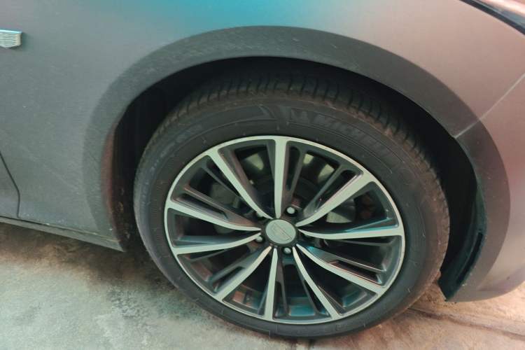 Used Cadillac CT5 2022 28T Luxury Edition Right Front Wheel Hub