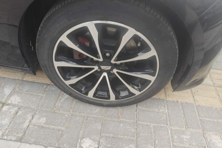 Used Cadillac CT5 2022 28T Luxury Edition Right Front Wheel Hub
