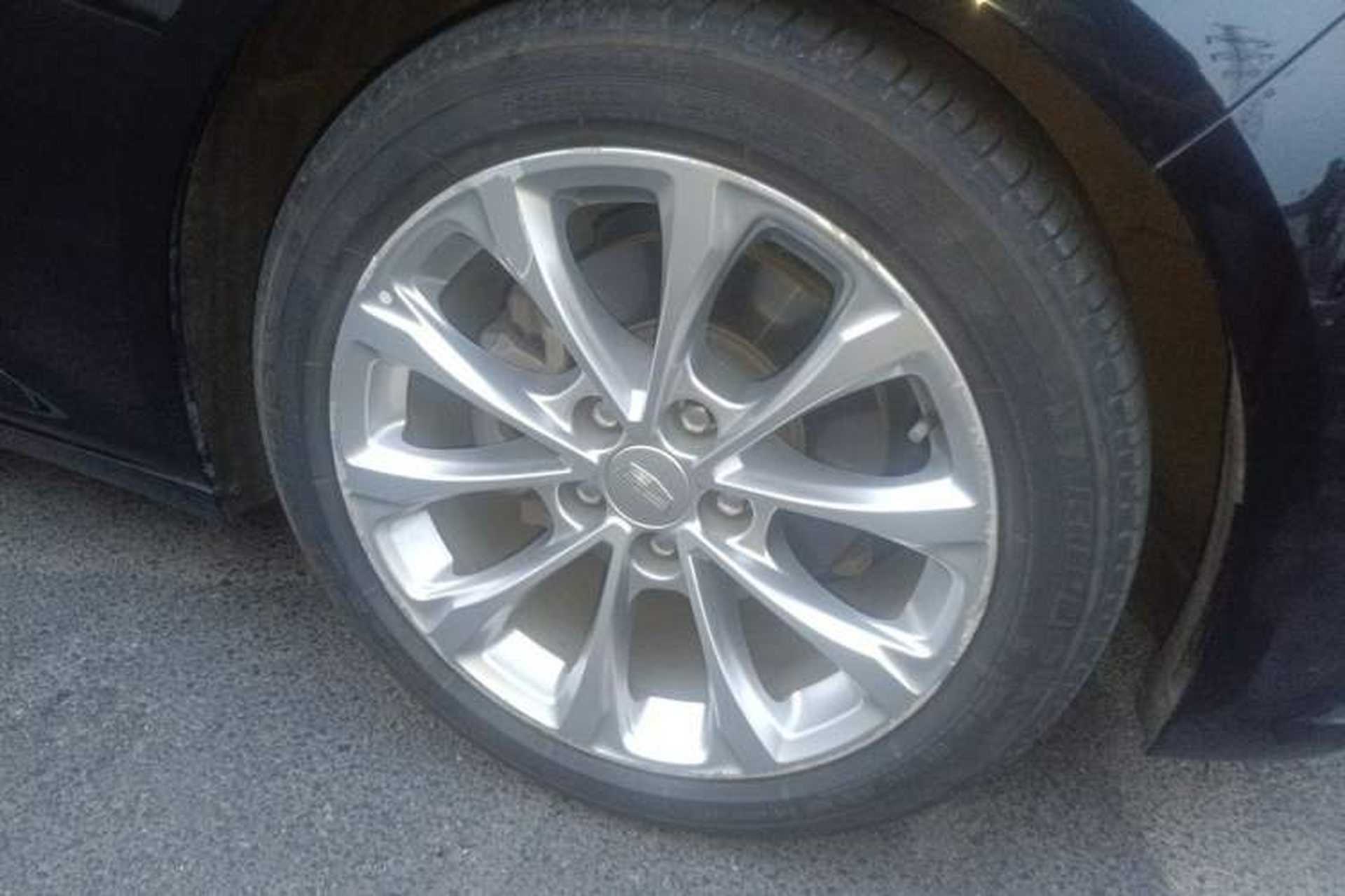 Used Cadillac CT5 2022 28T Luxury Edition Right Front Wheel Hub