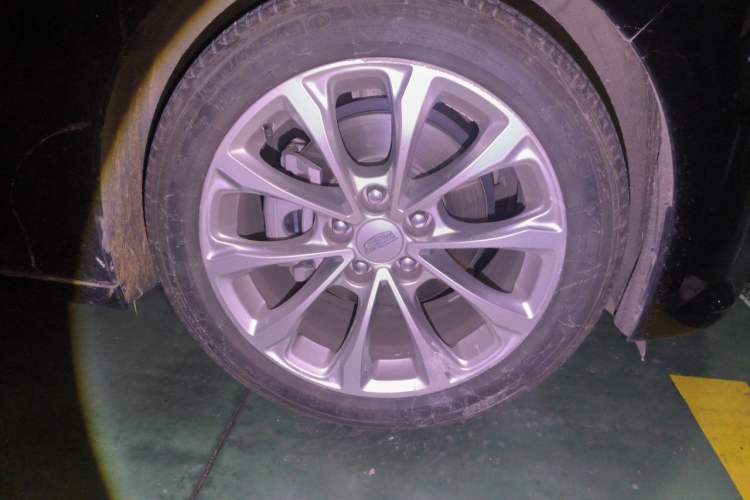 Used Cadillac CT5 2022 28T Luxury Version (Standard Edition) Right Front Wheel Hub