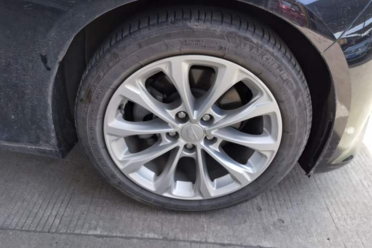 Used Cadillac CT5 2022 28T Luxury Version (Standard Edition) Right Front Wheel Hub