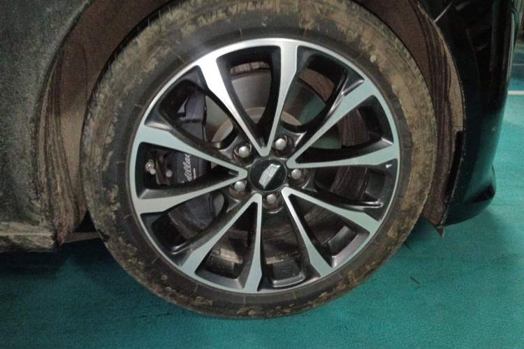 Used Cadillac CT5 2022 28T Prestige Edition Right Front Wheel Hub