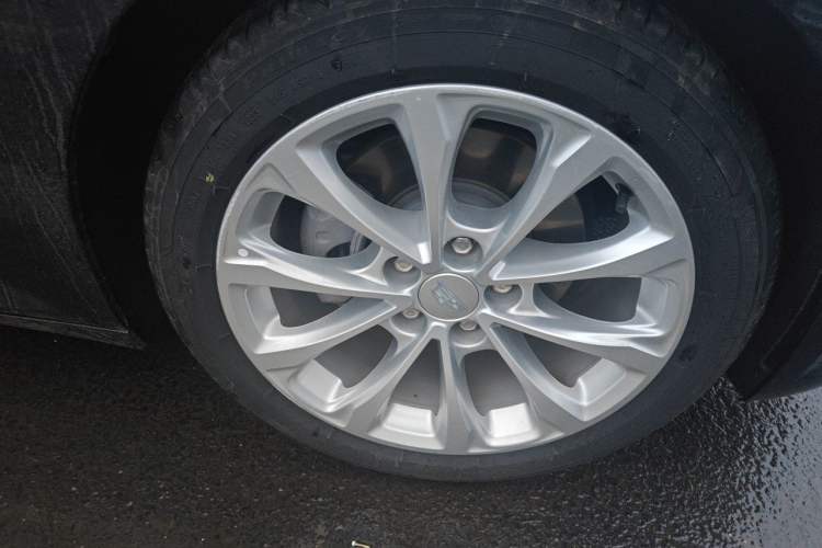Used Cadillac CT5 2022 28T Luxury Edition Right Front Wheel Hub
