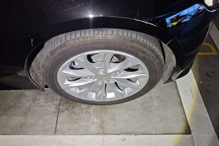 Used Cadillac CT5 2022 28T Luxury Version (Standard Edition) Right Front Wheel Hub