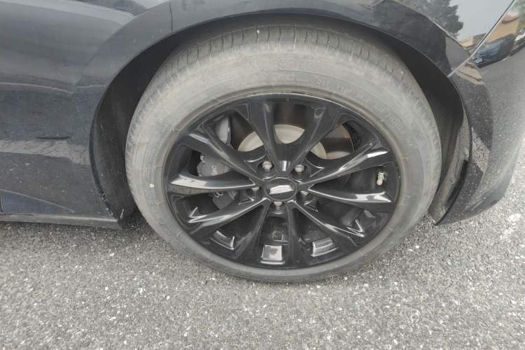 Used Cadillac CT5 2022 28T Prestige Edition Right Front Wheel Hub
